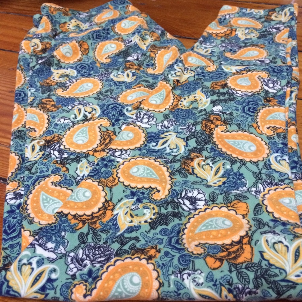 Lularoe OS pretty spring paisley leggings!